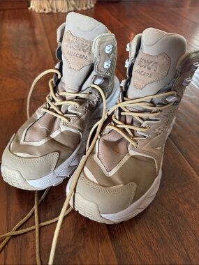 Hoka Anacapa Lace-Up Hiking Boots in Tan and White